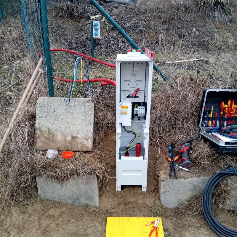 elektromerový pilierový samostatne stojaci rozvádzač